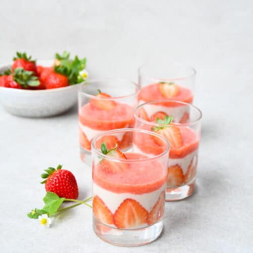 Kokospudding mit Erdbeersauce