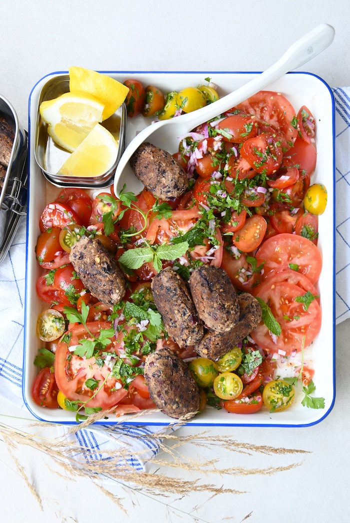 Tomatensalat mit Bohnen-Köfte