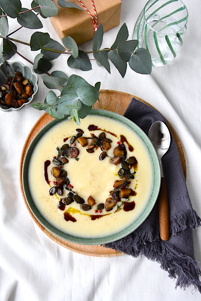 Pastinakensuppe mit gebratenen Maronen